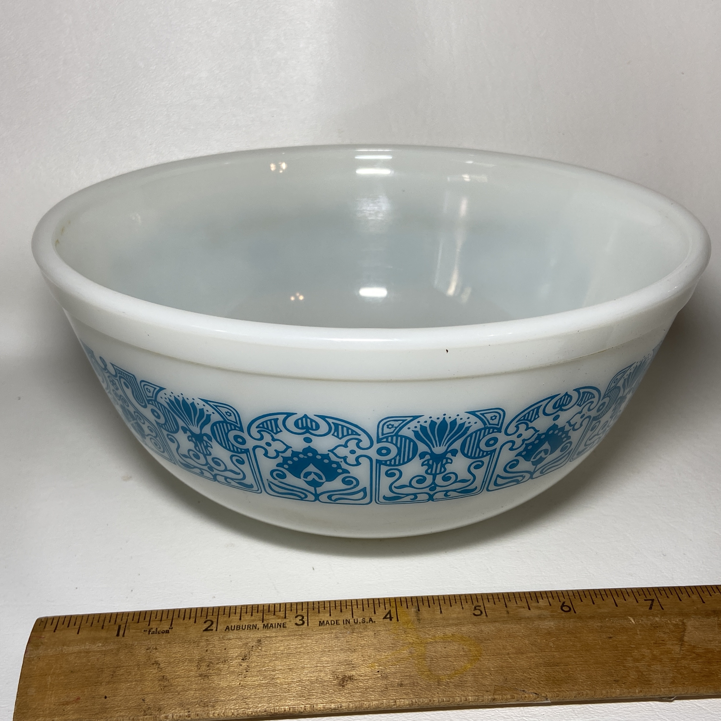 Sold at Auction: 2 Vintage Blue Pyrex Glass Mixing Bowls