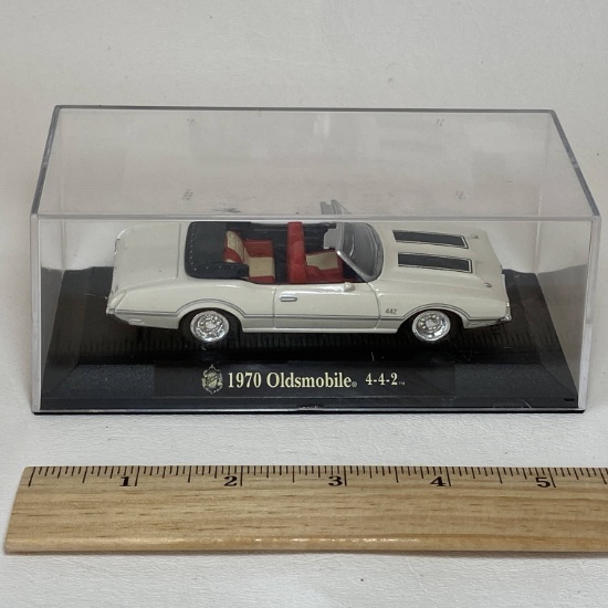 2000 - 1970 Replica Oldsmobile 4-4-2 Die-Cast Car in Case