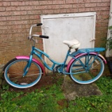 Ladies Schwinn Beach Cruiser 