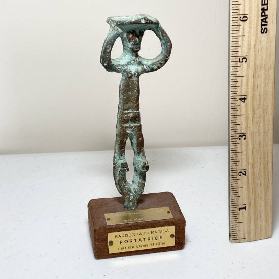 1976 Brass “Carrier” Sardinia Bronze Statuette on Wooden Base “Sardegna. Nuragica Portatrice”