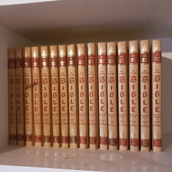 Vintage 1968 The Living Bible Encyclopedia 16 Volume Set