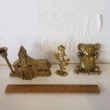Box Lot of Miscellaneous Brass Decorative Items