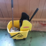 Rubbermaid Mop Bucket with Wringer