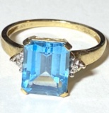 Pretty 10K Gold Ring with Blue Stone & 2 Clear Stones Size 7
