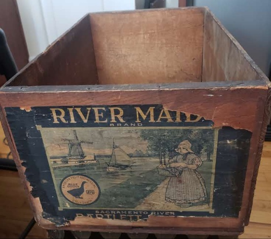 Vintage River Maid Brand Bartlett Pear Crate