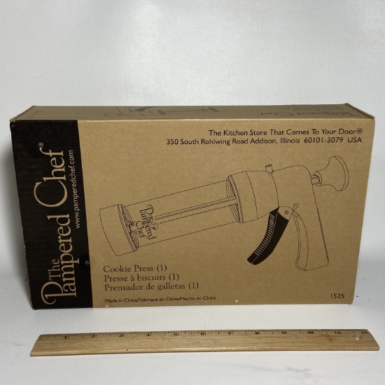 The Pampered Chef Cookie Press with Box