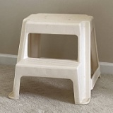 Rubbermaid 2-Step Stepstool