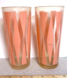 Pair of Retro Drinking Glasses with Pink Diamond Pattern