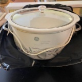 GE 4.5 Quart Oval Slow Cooker with Insulated Case