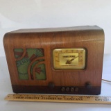 Truetone Model D715 Vintage Standard Broadcast Radio
