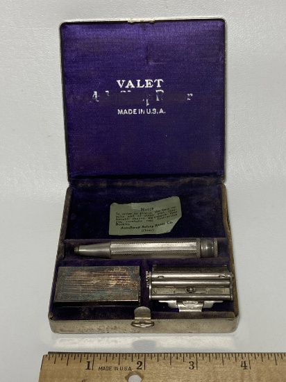 Vintage Razor Valet Box with Accessories