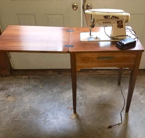 Vintage Singer Sewing Machine in Wooden Cabinet - Works