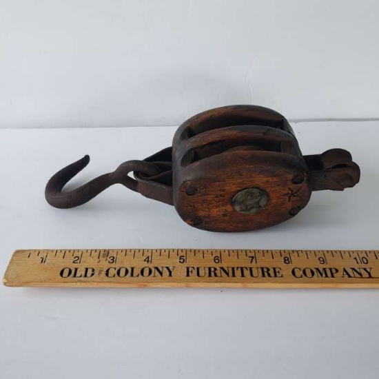 Antique B&L B Co. No 4 Iron Bushed Pulley with Star Stamp and Metal Star
