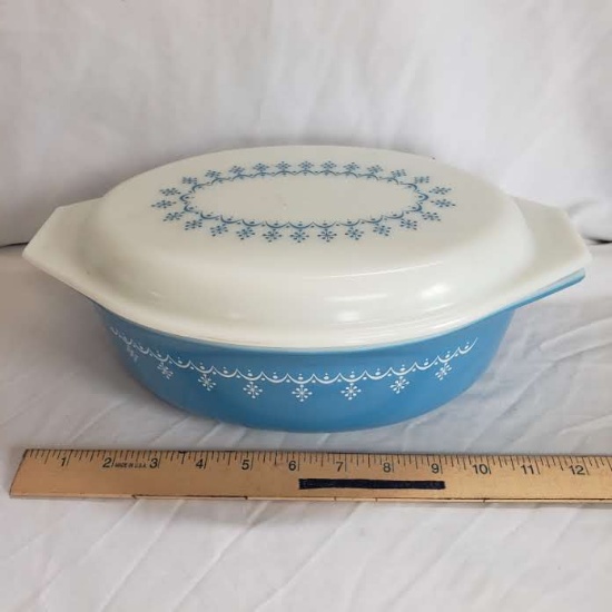 Vintage Pyrex Snowflake Blue with Lid 045, 2.5 Quart