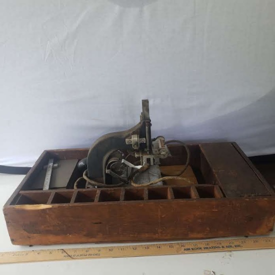 Vintage Kingsley Stamping Machine No 20168 with Accessories in Wooden Box