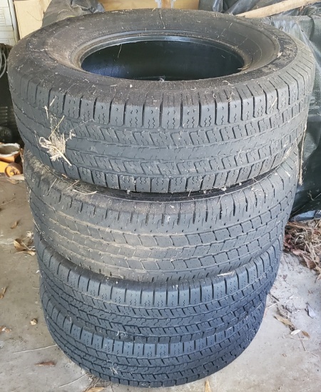 Lot of Tires - P265/70R17