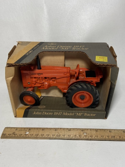 ERTL 1947 John Deere Model “MI” Die-Cast 1/16 Scale Tractor in Box