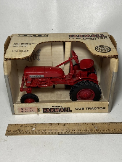 1991 1/16 Scale ERTL McCormick Farmall Cub Tractor 1959-1963 in Box