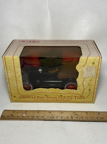 2002 ERTL 1:25 Scale Die Cast Metal Replica 1918 Ford Run-About Pick-up Truck