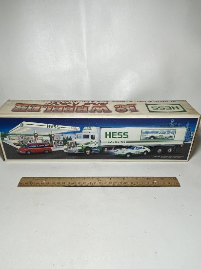 1992 Hess 18 Wheeler & Racer in Box