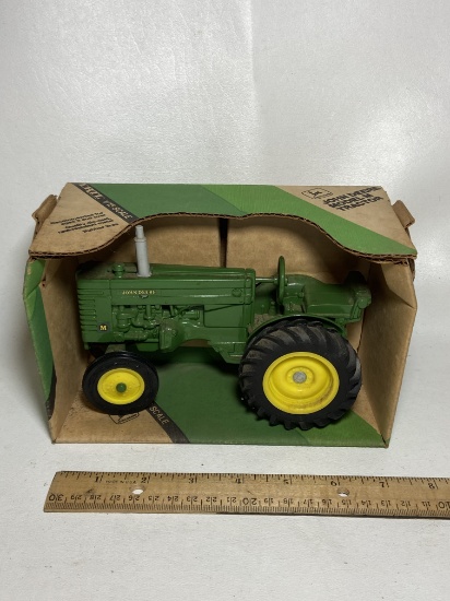 John Deere ERTL 1/16 Scale Die-Cast Tractor in Box