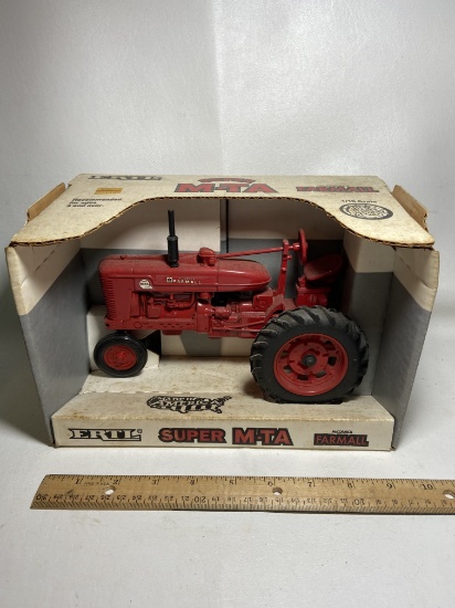 1991 ERTL Super M-TA McCormick Farmall 1/16 Scale Die-Cast Tractor