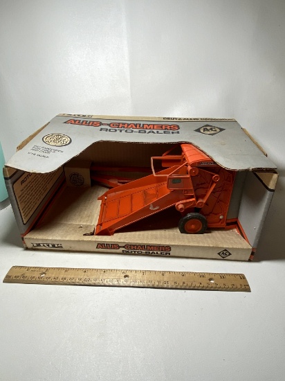 1988 ERTL Die-cast Allis-Chalmers Roto-Baler in Box