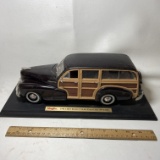Maisto 1948 Chevrolet Fleetmaster - Woody on Base