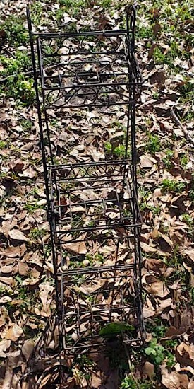 Adorable Metal 3 Tier Stand