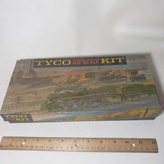 Tyco HO Scale Pacific Locomotive and Tender Kit