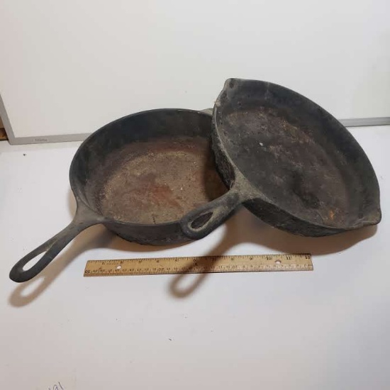 Lot of 2 Vintage Cast Iron Pans