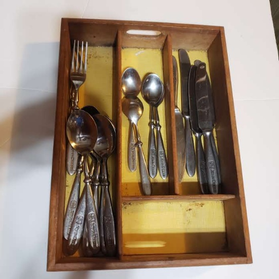 Wooden Utensil Tray with Assorted John Deere Cutlery