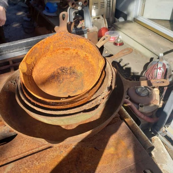 Lot of 5 Rusty Cast Iron Pans