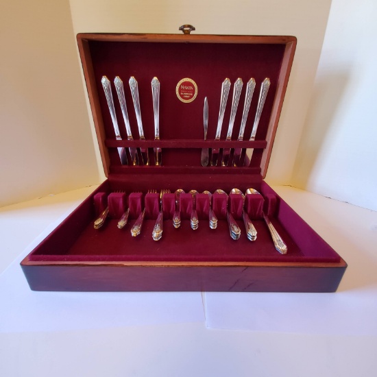 Vintage 1939 William Rogers Silver Plated Flatware in Naken Tarnish Proof Wooden Box 44 Pieces