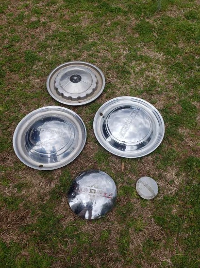Lot of 4 Vintage Automobile Hubcaps & 1 Center Cap