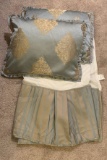 Queen 7-Piece Bedding Set (5 pillows, 1 bed skirt, 1 comforter)