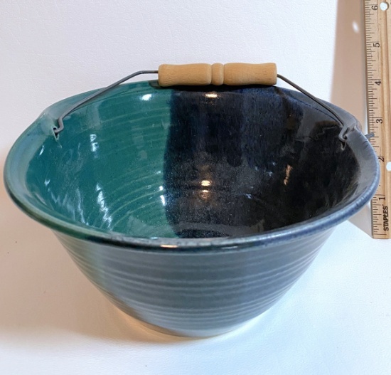 2 Tone Pottery Bowl with Handle