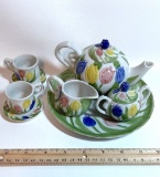 Miniature Children‘s Tulip Tea Set