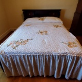 Vintage Full Size Bed with Vintage Solid Wood Headboard and Bedding