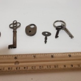 Lot of Vintage Keys/Locks