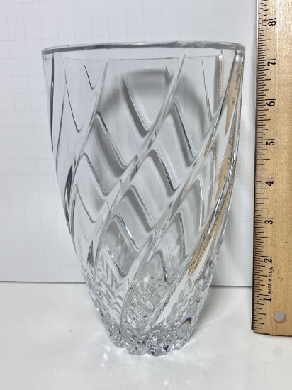 Beautiful Heavy Crystal Swirled Vase