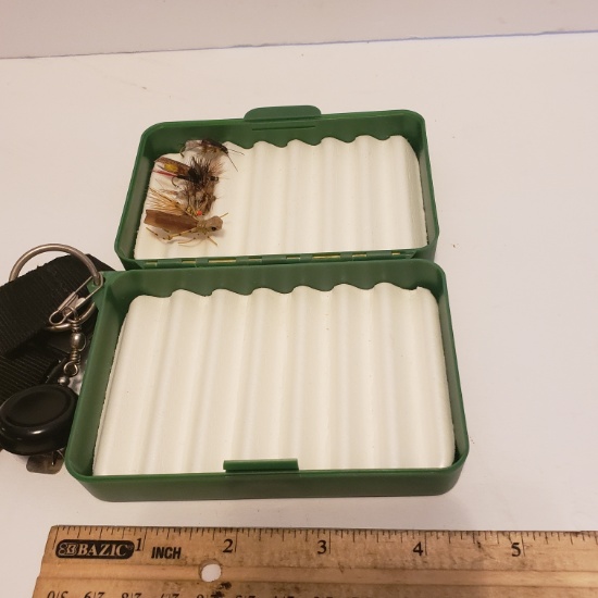Small Fly Fishing Lure Case with 6 Lures
