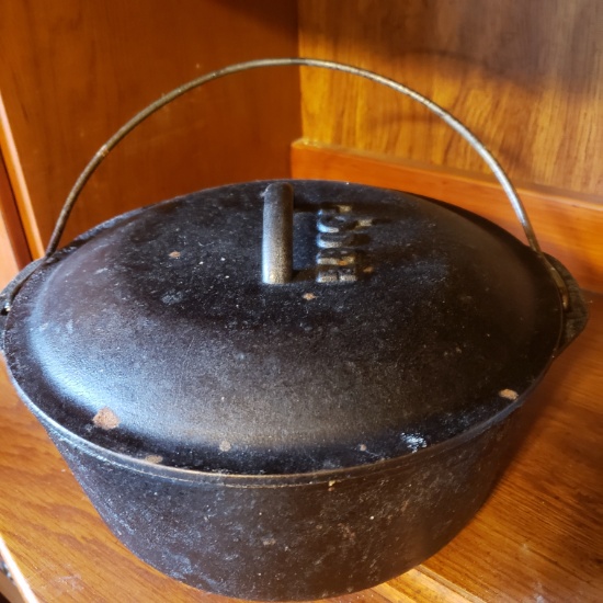 Lodge No 8 Cast Iron Dutch Oven with Lid