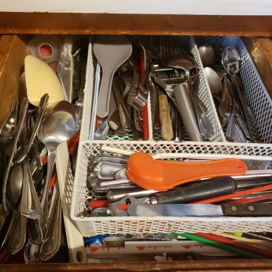 Contents of Kitchen Utensils Drawer