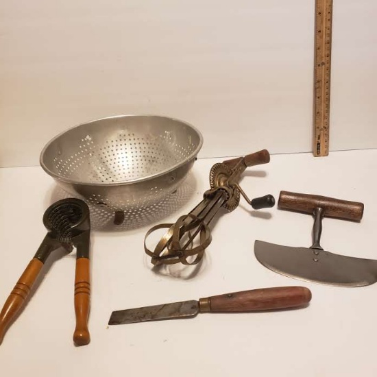 Lot of Vintage Kitchen Utensils