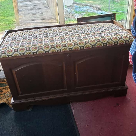 Murphy Cedar Lined Trunk with Bench Seat Top
