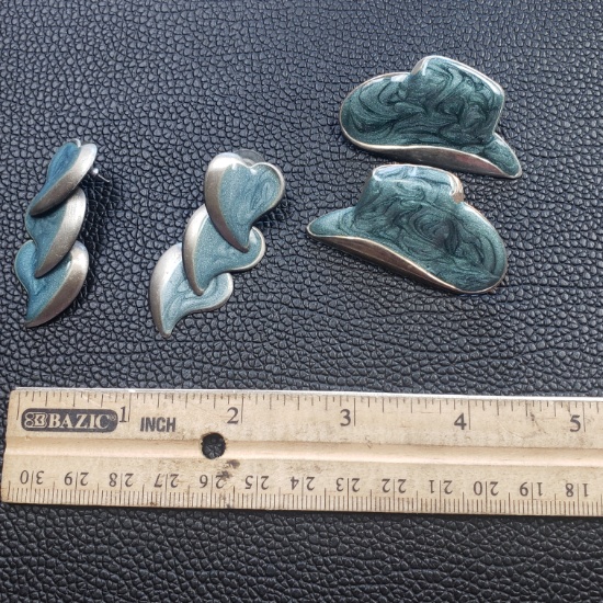 2 Pairs of Western Style Earrings