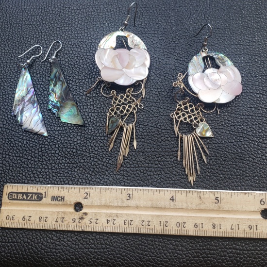 2 Pairs of Earrings