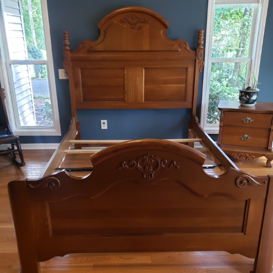 Beautiful Carlisle Collection Queen Size Bed Frame with Curved Footboard Headboard