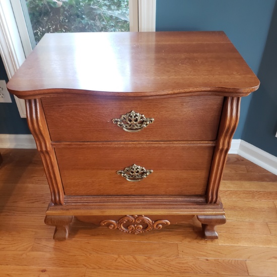 Carlisle Collection Nightstand